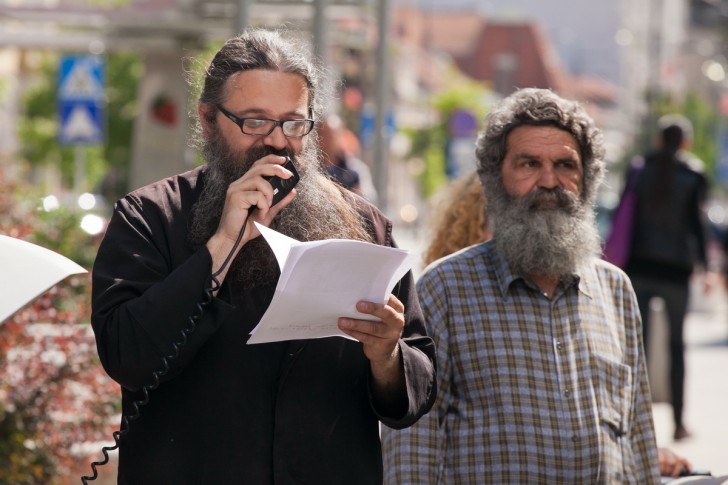 Protest ispred opštine