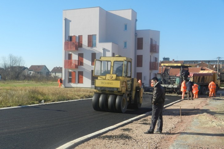 Asfaltiranje ulice 13. jula 