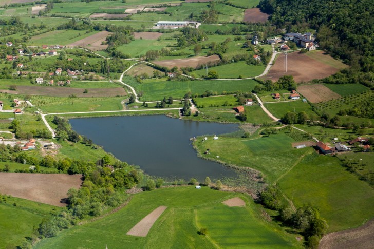 Petničko jezero