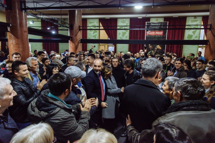 Saša Janković u holu Centra za kulturu