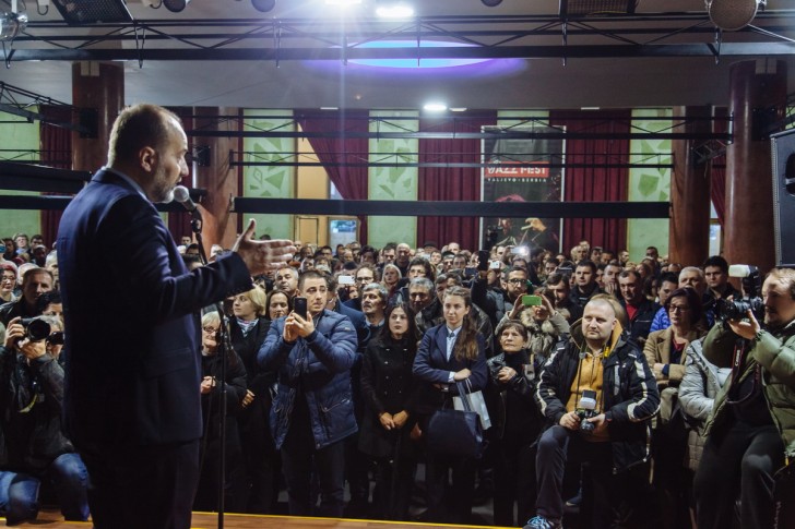 Saša Janković u holu Centra za kulturu