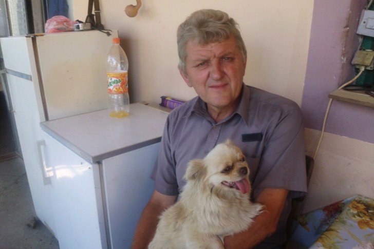 Zoran Stanojević sa pekinezerkom Mici 