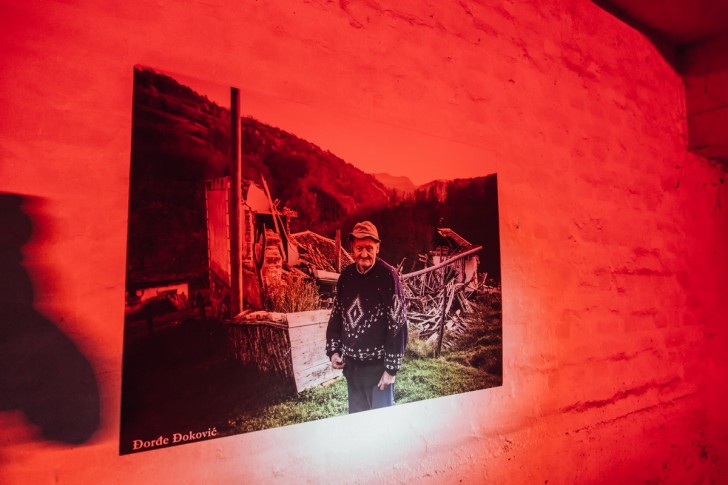 Izložba fotografija u silosu
