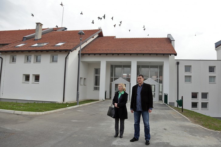 Demokrarte ispred Šeste škole