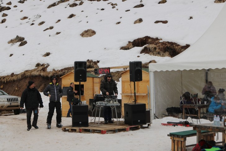 Ski kafić i DJ na ski stazi