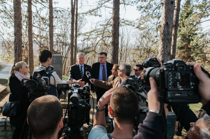 Skat, Gvozdenović i novinari