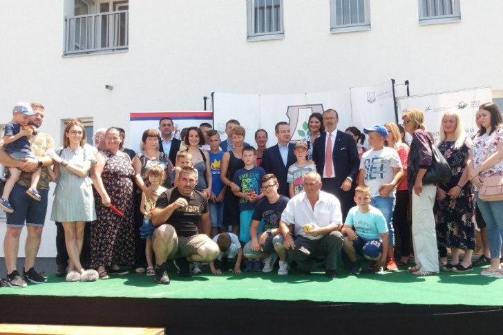 Stanari i zvaničnici 