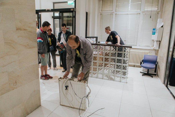 Lokalni front pokušao predmete da preda gradonačelniku 