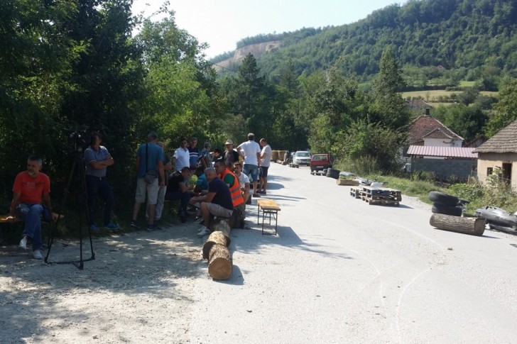Blokada puta Kamenitovac-Prijezdić 