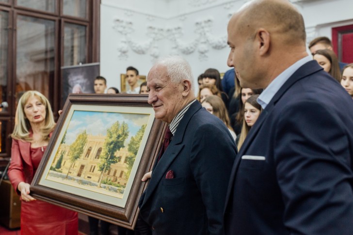 Rođendanski oklon slika Gimnazije