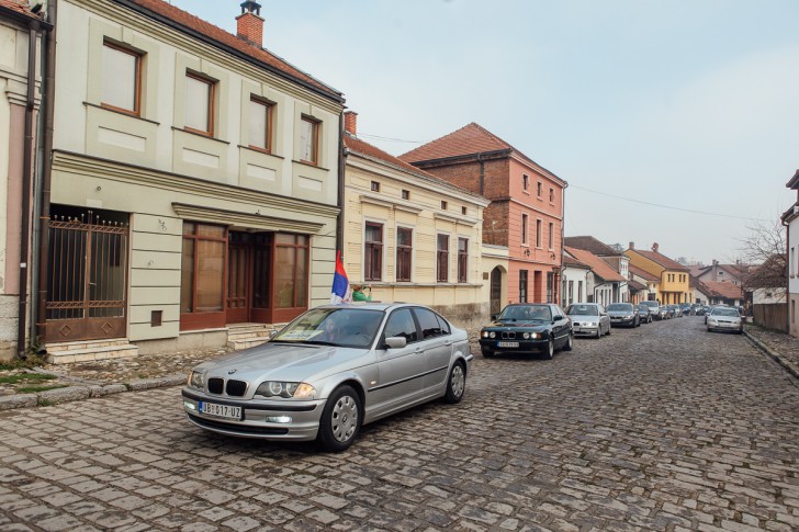 Kolona BMW vozila