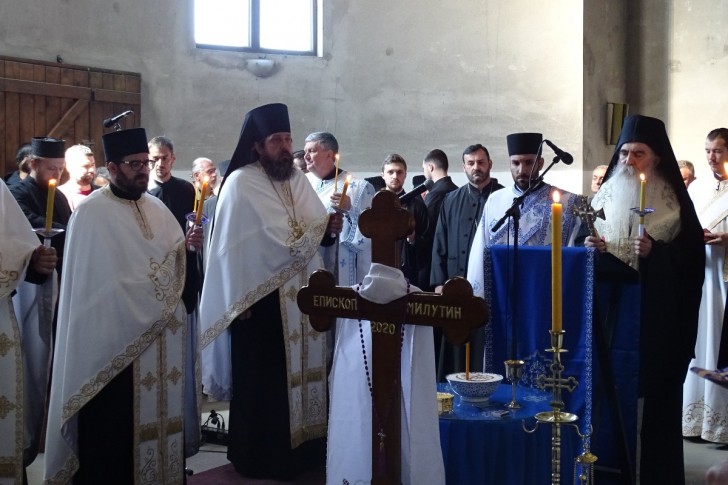Zaupokojena liturgija i parastos