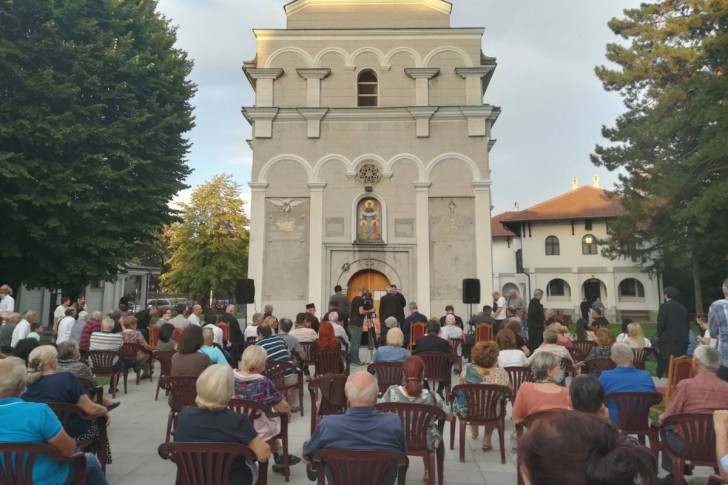 Tribina u porti