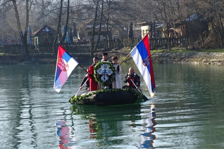 Plivanje za Časni krst