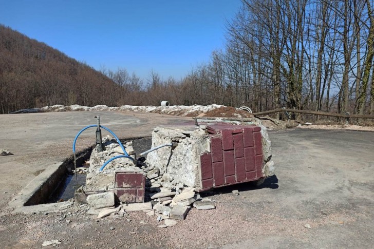 Srušena česma