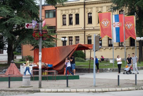 Premeštanje roštilja  (foto: Đorđe Đoković)