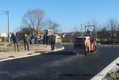 Asfaltiranje ulice 13. jula  (foto: Dragana Nedeljković)