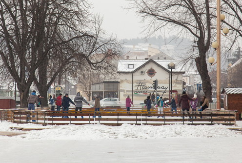 Klizalište na platou Centra za kulturu (foto: Đorđe Đoković)