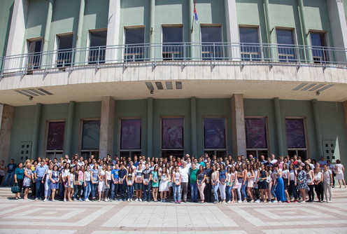 Vukovci i đaci generacije (foto: Đorđe Đoković)