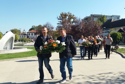 Venac polože zamenik predsednika opštine Ub (foto: Dragana Nedeljković)