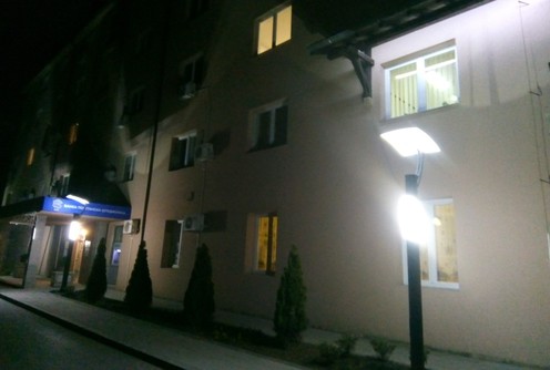 Led rasveta ispred zgrade Opštine (foto: Miroslava Kojić)