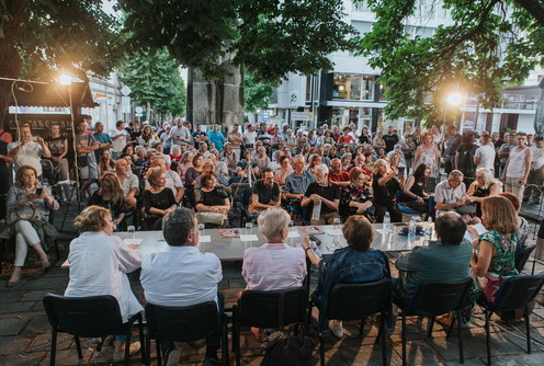 Razgovori pod lipom (arhiva) (foto: Đorđe Đoković)