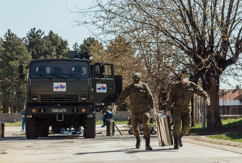 Ruski vojnici dezinfikuju valjevsku bolnicu (foto: DjordjeDjokovic)