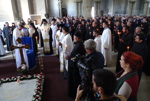 Zaupokojena liturgija i parastos (foto: Kolubarske.rs)