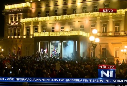 Protest ispred Skupštine Beograda (foto: skrinšot N1)