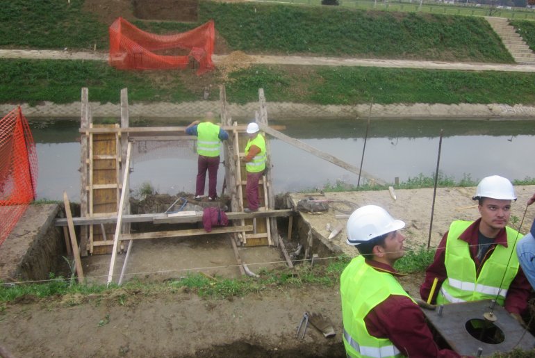 Radovi na pešačkom mostu (foto: Dragana Nedeljković)