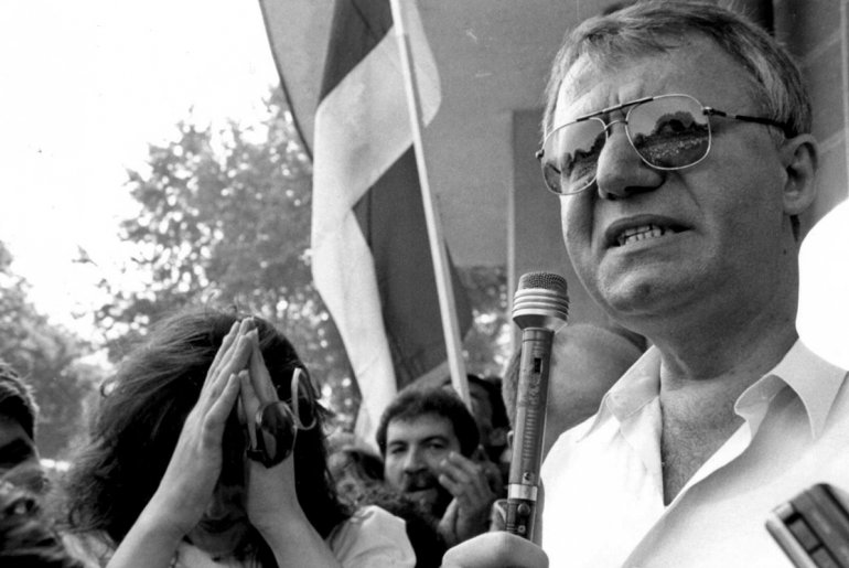 Vojislav Šešelj na mitingu u Valjevu devedesetih (foto: Miroslav Jeremić)