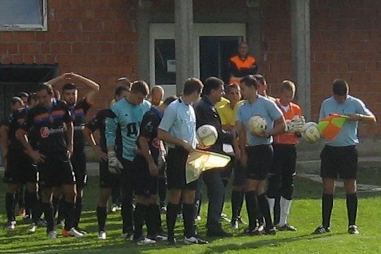 Domaći tim i valjevski Radnički (foto: Dragan Savić)