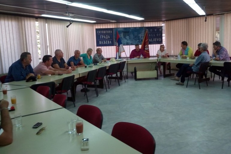 Jeremić i članovi filharmonije (foto: valjevo.rs)