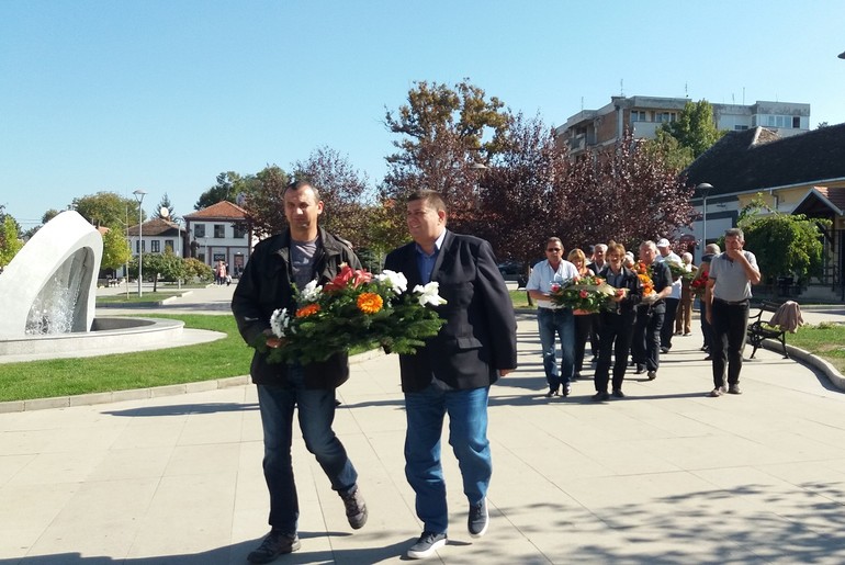 Venac polože zamenik predsednika opštine Ub (foto: Dragana Nedeljković)
