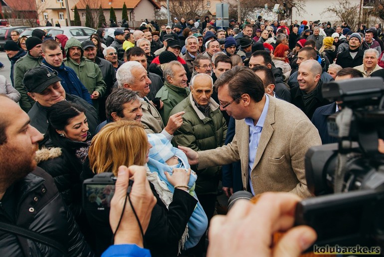 Aleksandar Vučić sa narodom (foto: Đorđe Đoković)