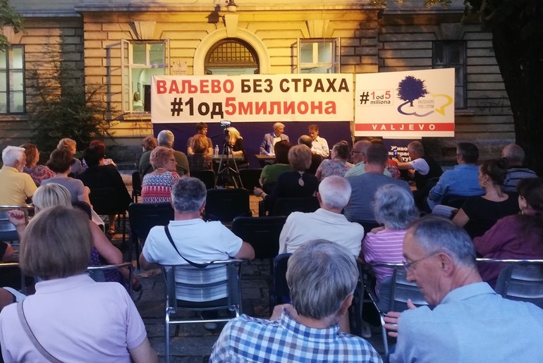Razgovori pod lipom (foto: Kolubarske.rs)