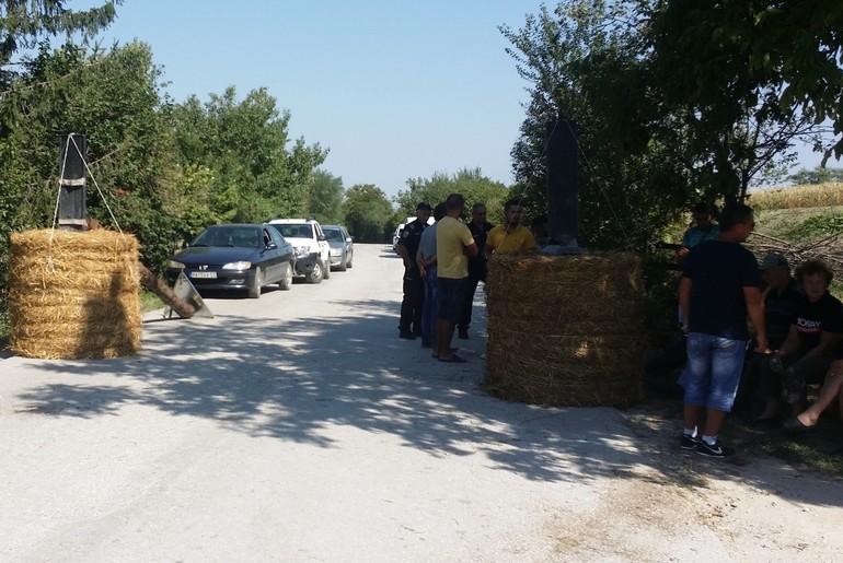 Blokada puta Kamenitovac-Prijezdić (foto: Kolubarske.rs)