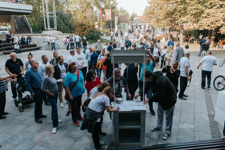 Potpisivanje peticije, 28. 10.2019. (foto: Đorđe Đoković)