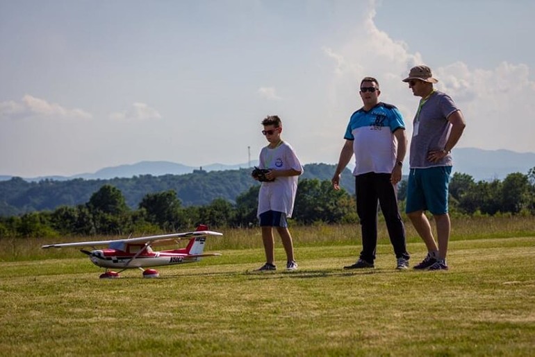 Modelarski skup u Divcima (foto: Aeroklub Valjevo)