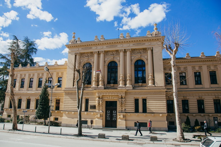 Valjevska gimnazija (foto: DjordjeDjokovic)