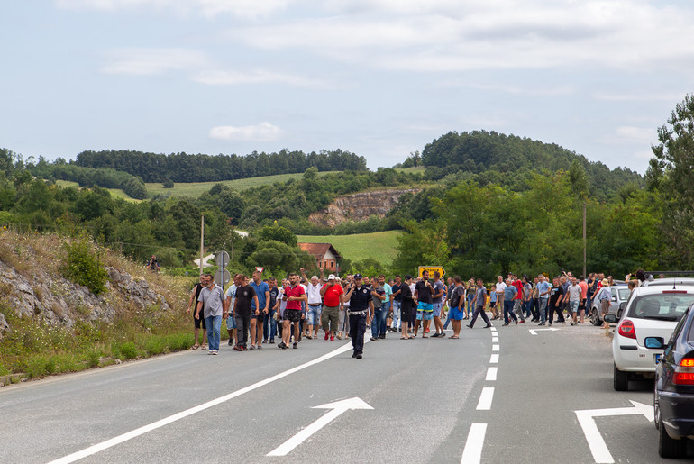 Protesti u Pričeviću (foto: Đorđe Đoković)