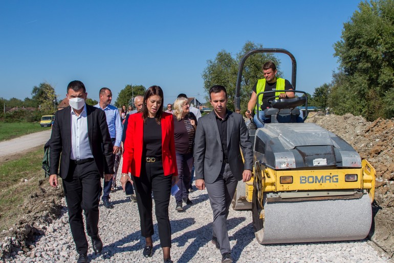 Vujović i Janković obilaze radove (foto: www.mionica.rs)