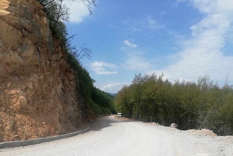 Radovi na putu Krčmar-Divčibare (foto: Kolubarske.rs)