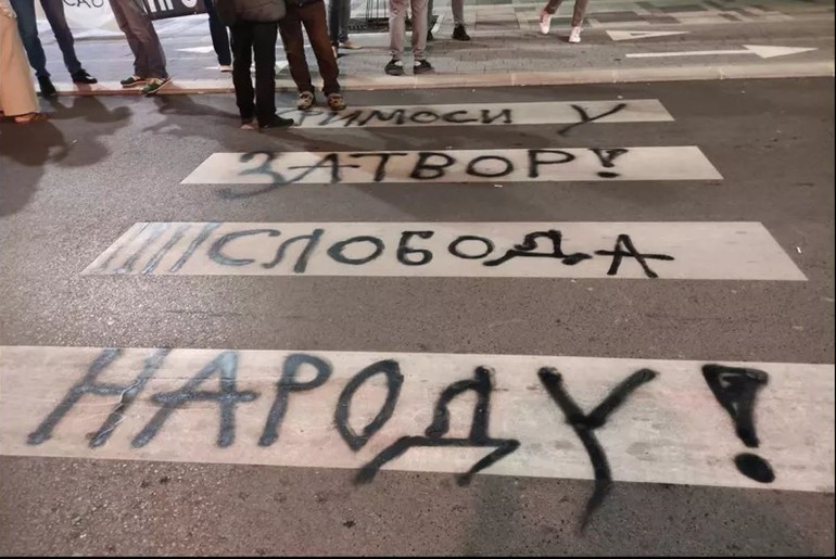 Poruka na ulici (foto: Ozon Press)