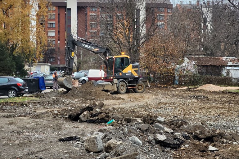 Parking u Kolubari 2 (foto: Kolubarske.rs)