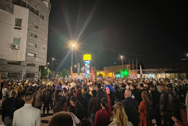 Protest ispred Policijske uprave (foto: Kolubarske.rs)